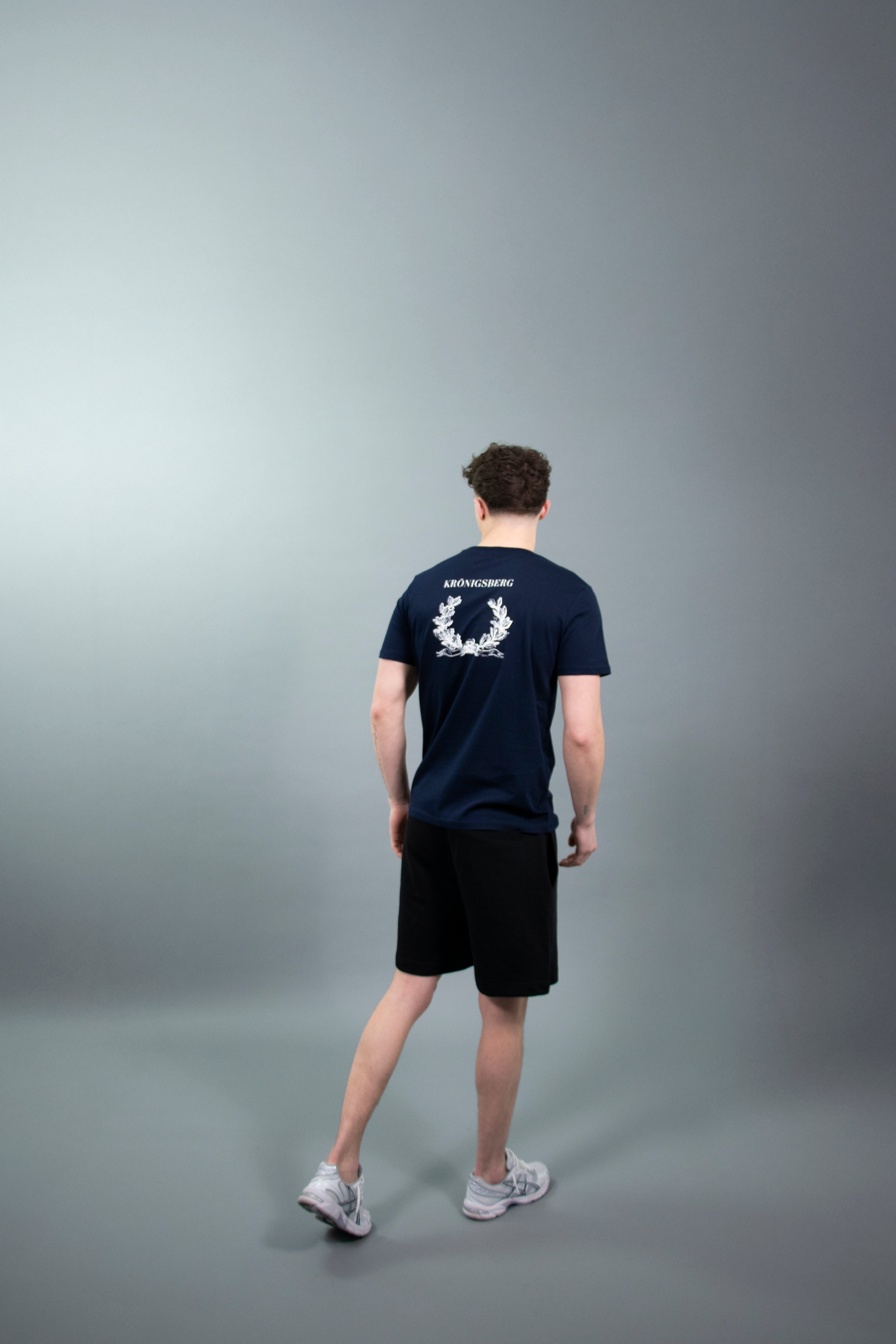 T-Shirt Navy Design Badge