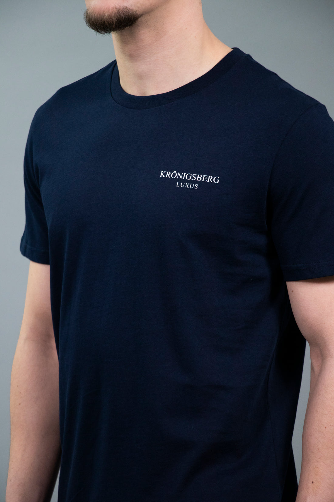 T-Shirt Navy Design Badge