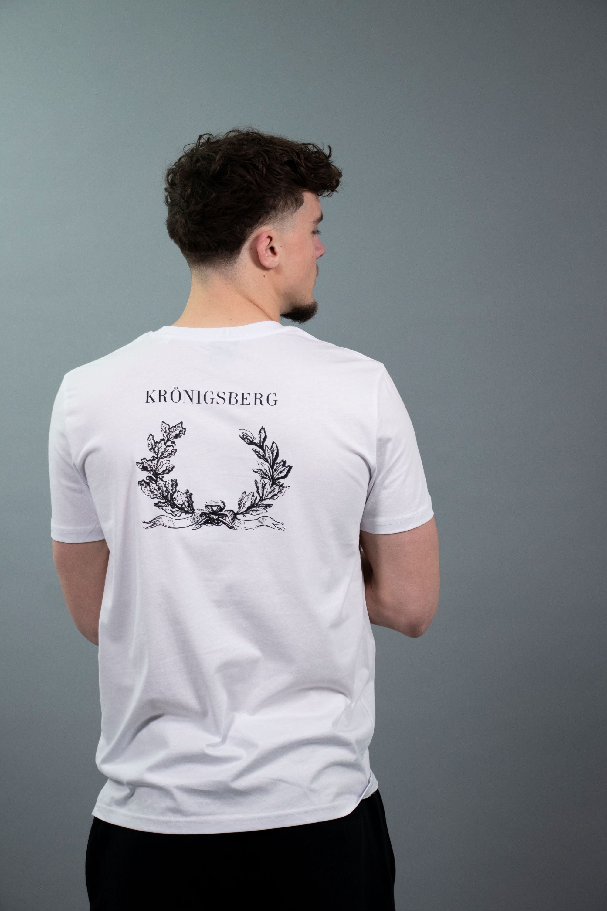 T-Shirt Flat Wit Design Badge