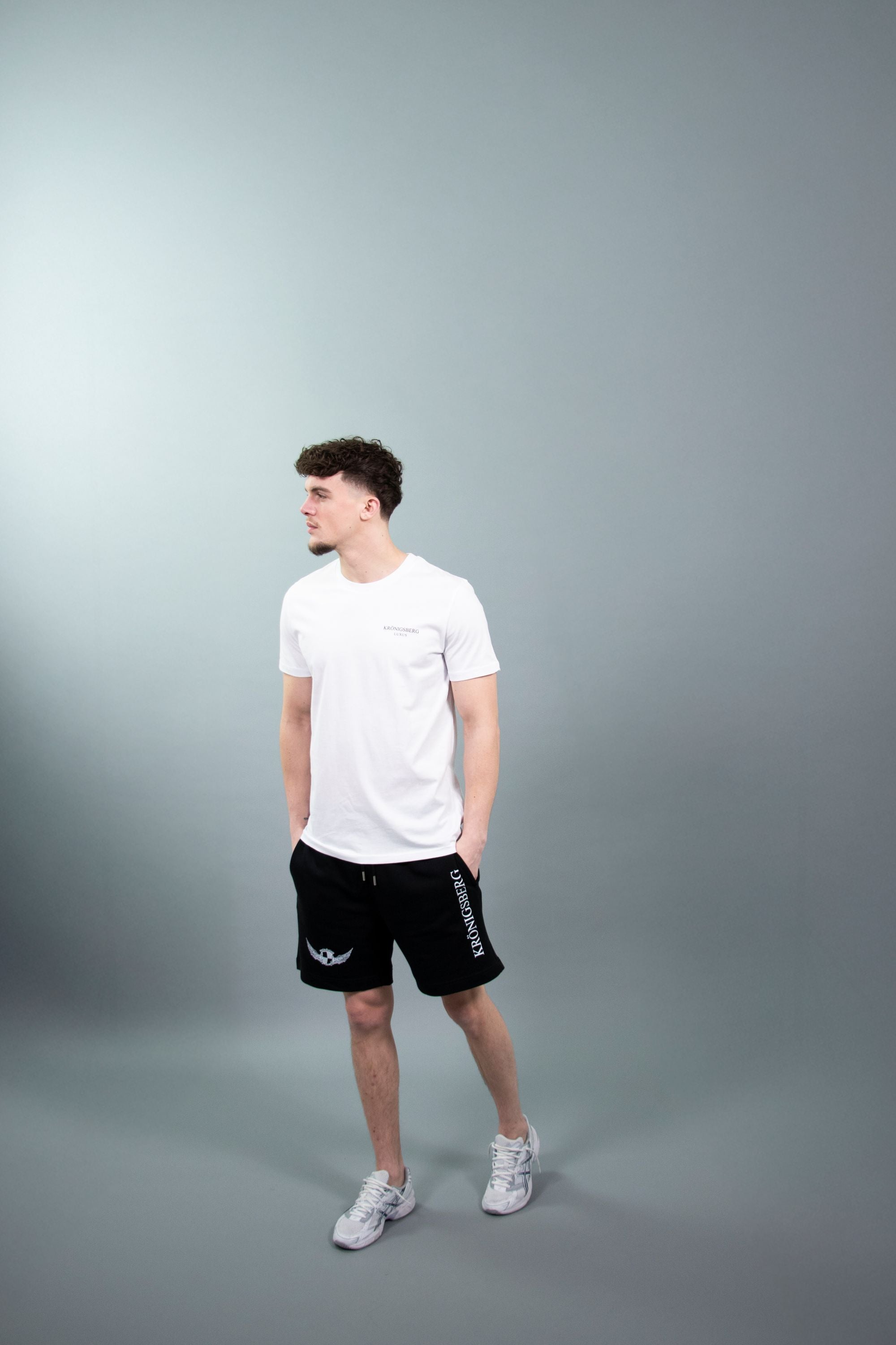 T-Shirt Flat Wit Design Badge