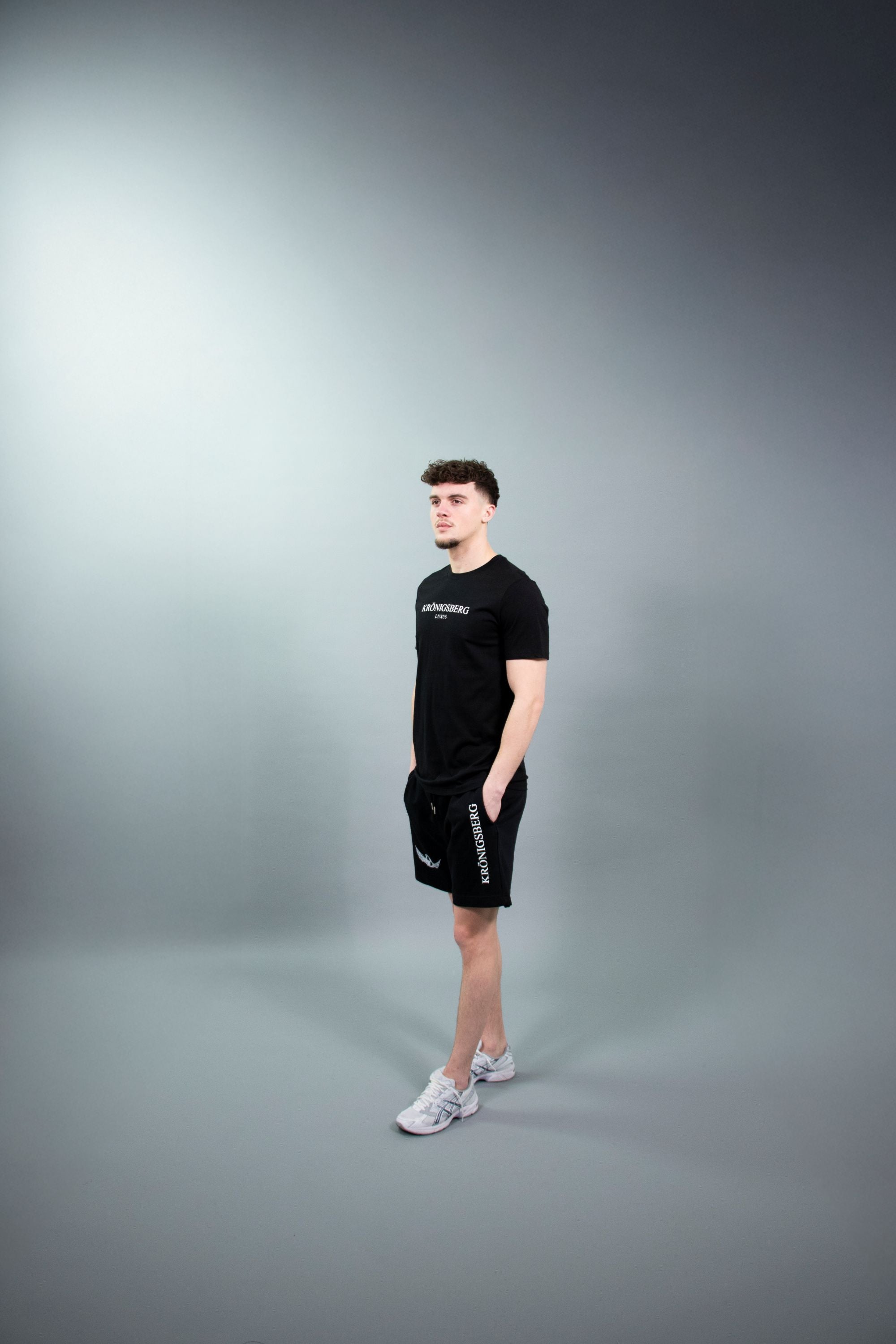 T-Shirt Zwart Design Chest Text