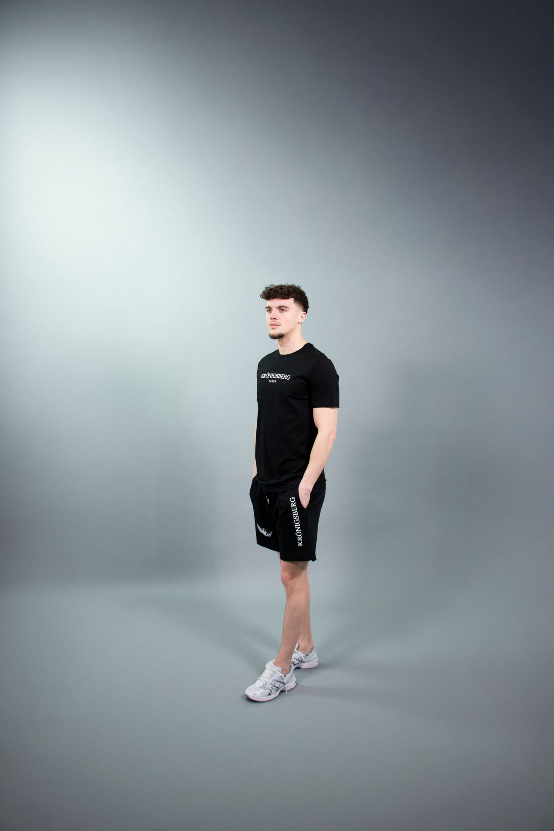 T-Shirt Zwart Design Chest Text
