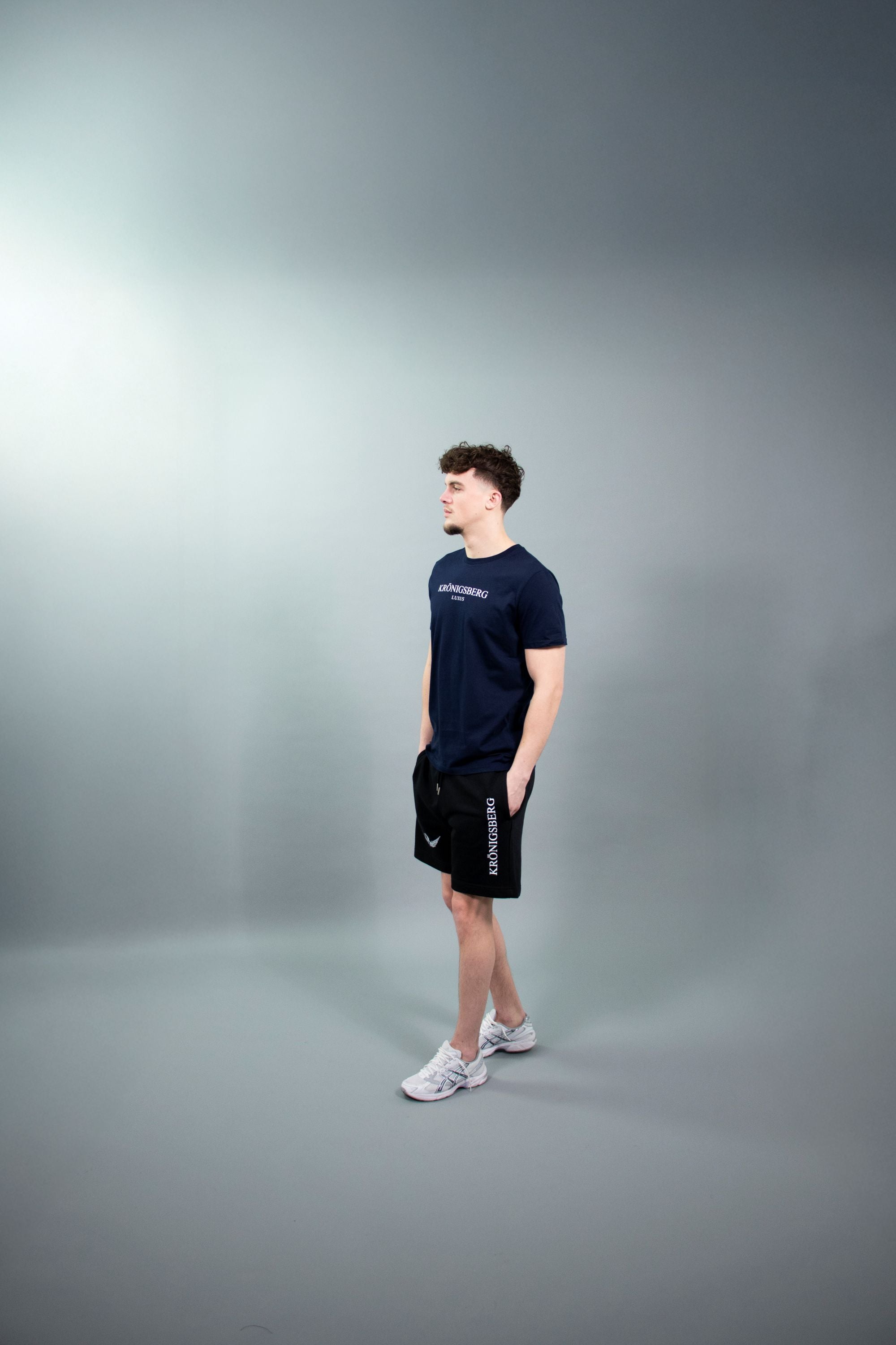 T-Shirt Navy Design Chest Text