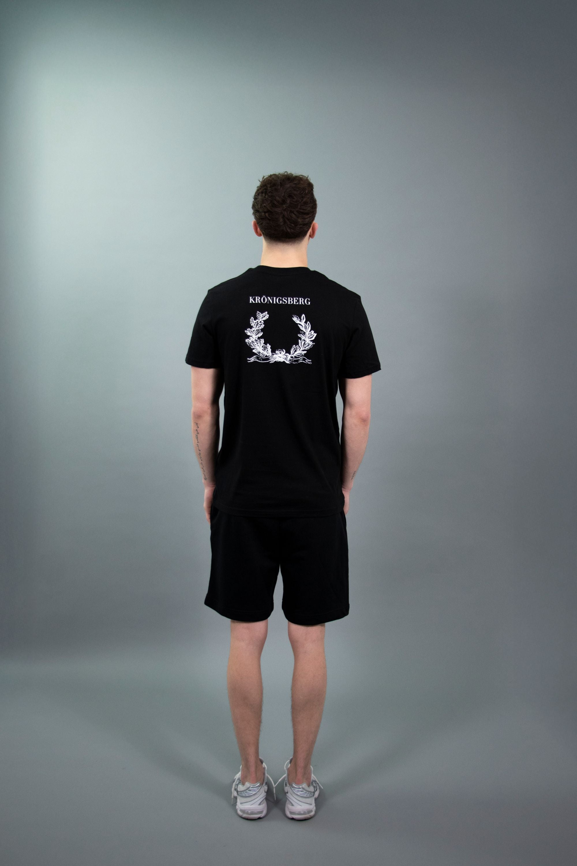 T-Shirt Zwart Design Badge