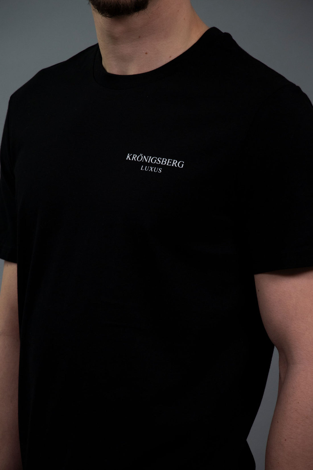 T-Shirt Zwart Design Badge