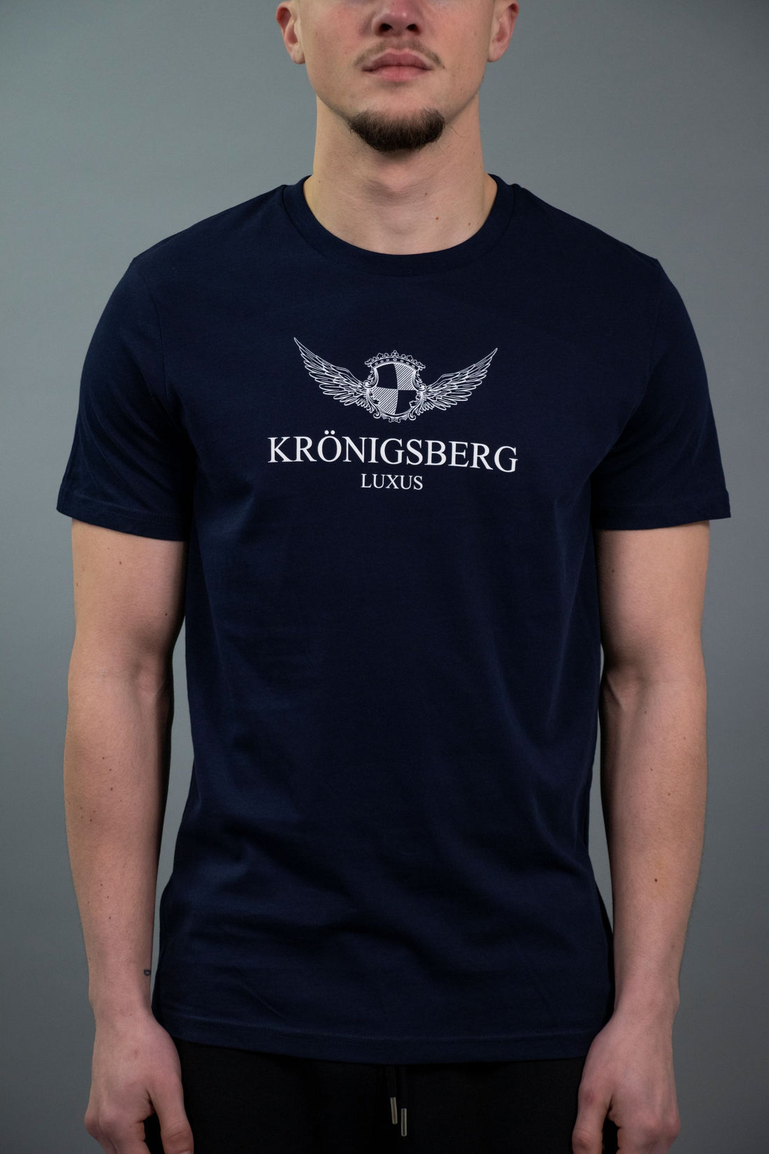 T-Shirt Navy Design Chest Wings