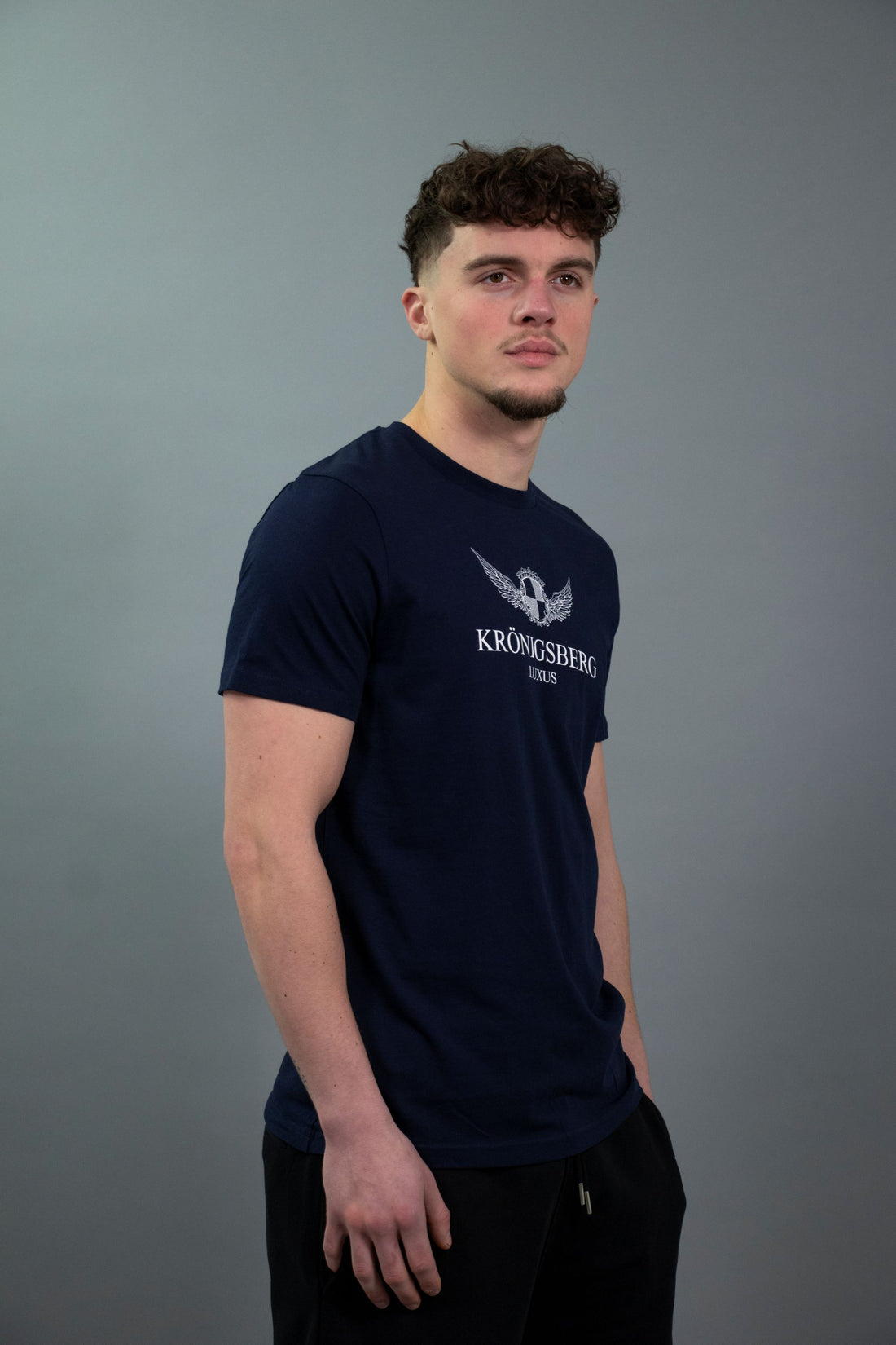 T-Shirt Navy Design Chest Wings